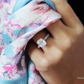 cushion Cut Diamond Engagement Ring 18K white gold 