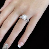round Cut Diamond Engagement Ring 18K white gold 