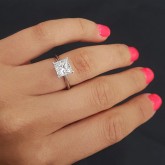 princess Cut Diamond Engagement Ring 18K white gold 